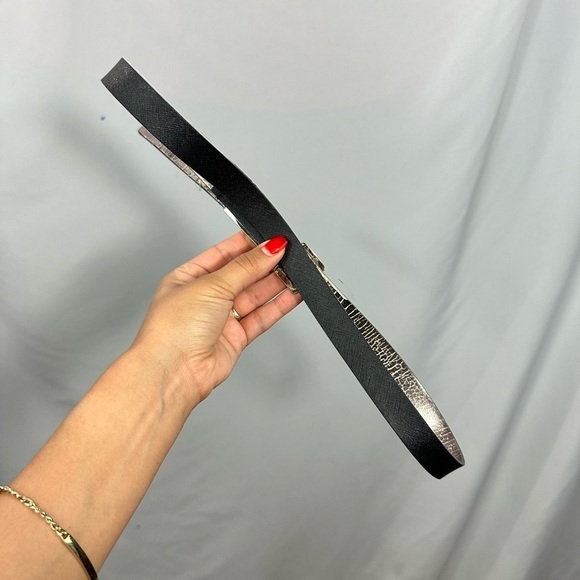 Michael Michael Kors black skinny belt with silver logo buckle size M - Picture 4 of 6